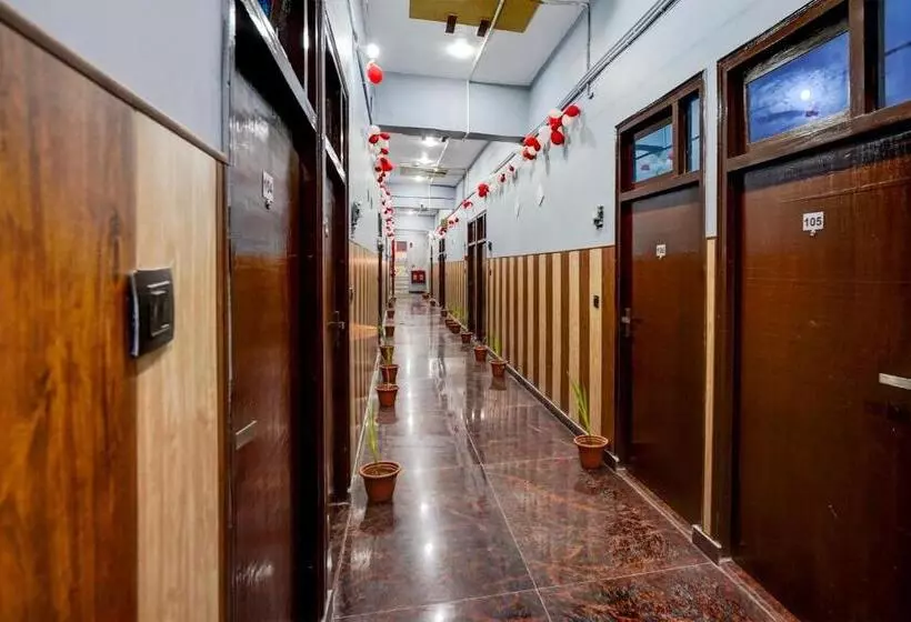 ホテル Oyo Balaji Premium Co  Living