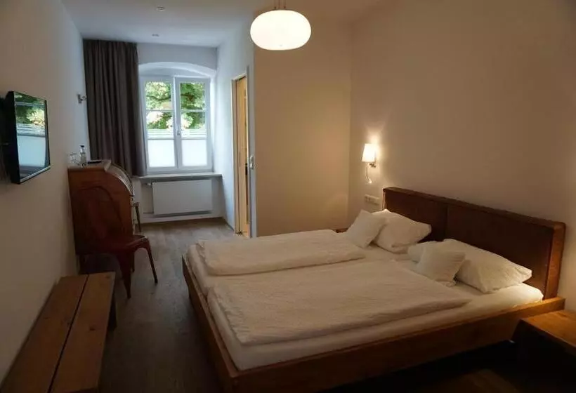 Hotelli Gasthof Und Metzgerei Zur Post Peißenberg