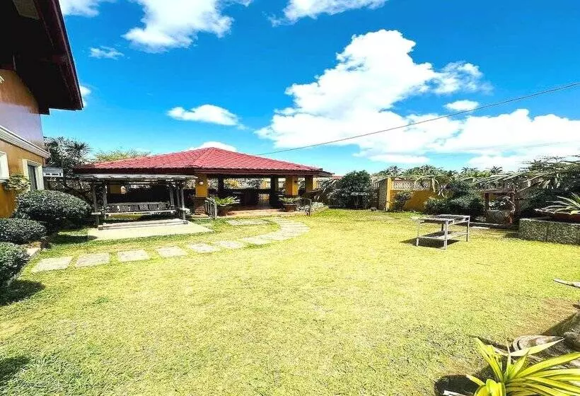 هتل Villa Adelle At Silang