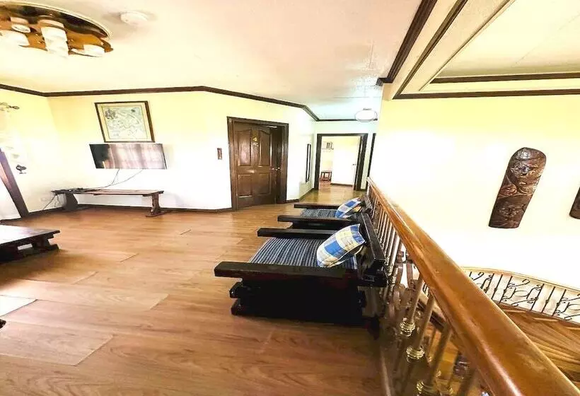 هتل Villa Adelle At Silang
