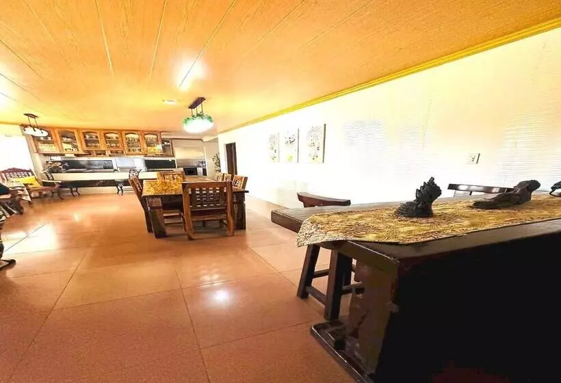هتل Villa Adelle At Silang