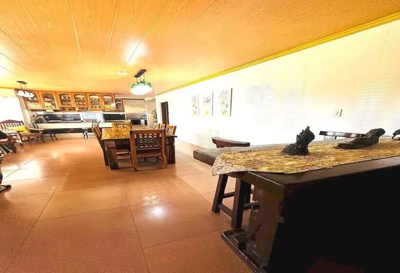 هتل Villa Adelle At Silang