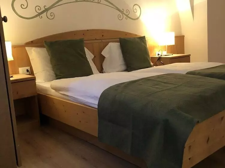 Hotelli Albergo Alla Costa