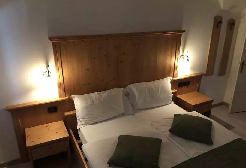 Hotelli Albergo Alla Costa