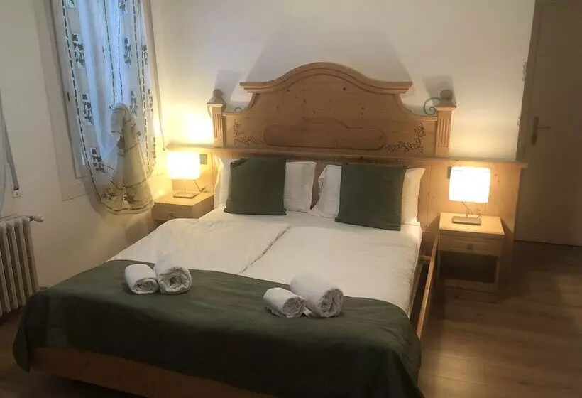 Hotelli Albergo Alla Costa