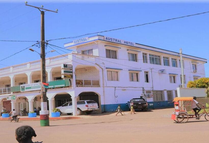 هتل Austral