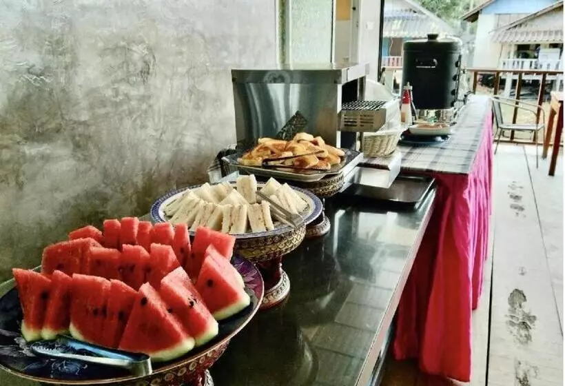 Hotelli Coral Resort