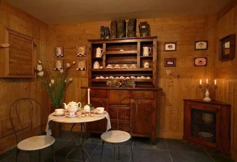 هتل Letterario Locanda Collomb