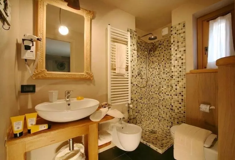 هتل Letterario Locanda Collomb