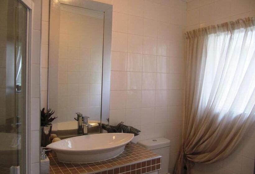 هتل Pebble Stone House