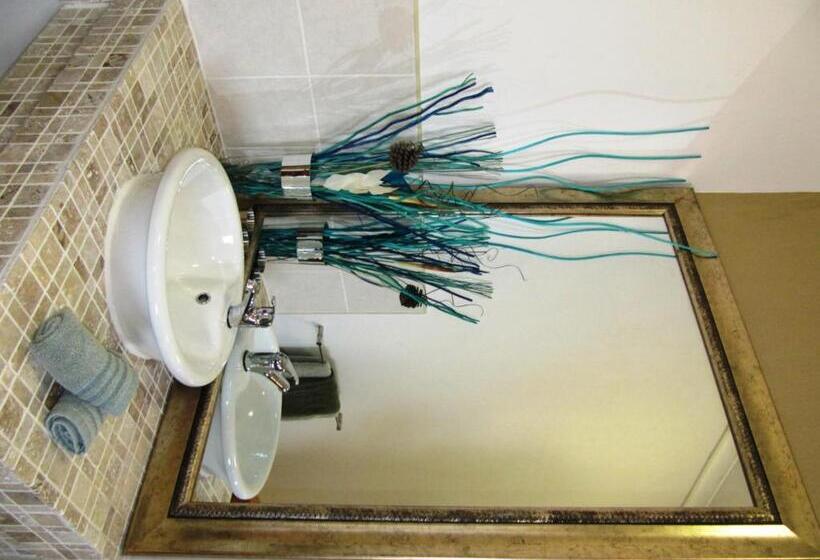 هتل Pebble Stone House