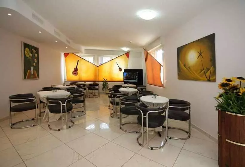 Hotelli Riposo