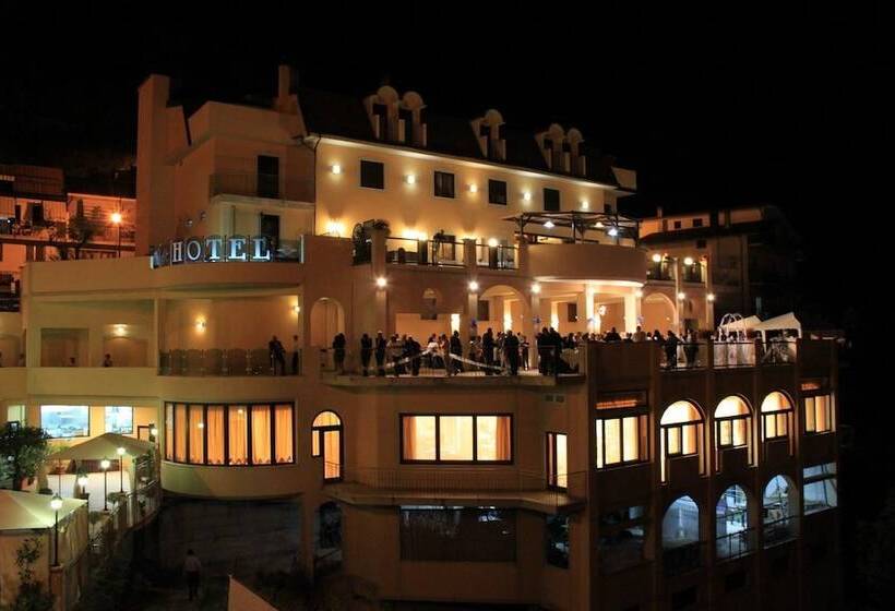 ホテル Sette E Mezzo