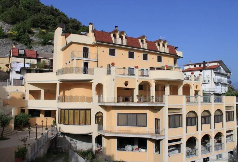 ホテル Sette E Mezzo