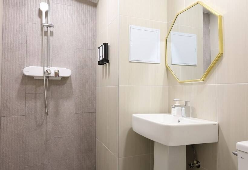 Calm Rest Hotel Gimhae