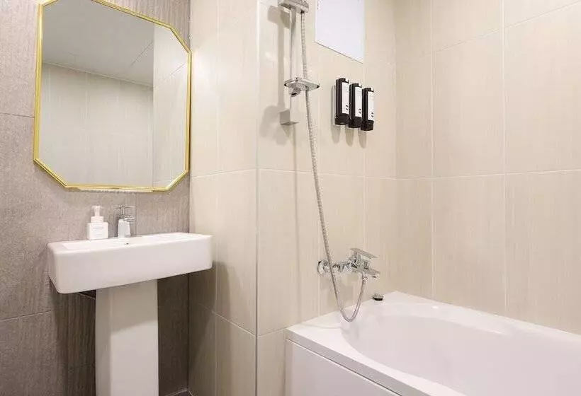 Calm Rest Hotel Gimhae