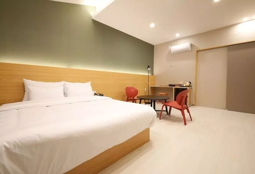 Calm Rest Hotel Gimhae