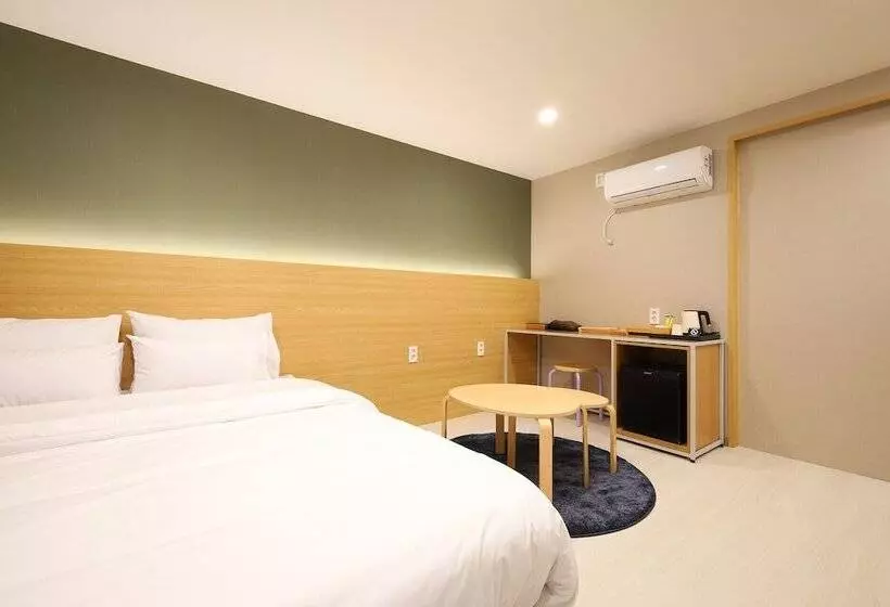 Calm Rest Hotel Gimhae