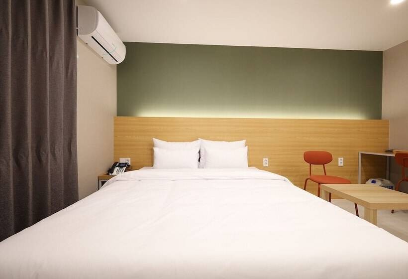 Calm Rest Hotel Gimhae