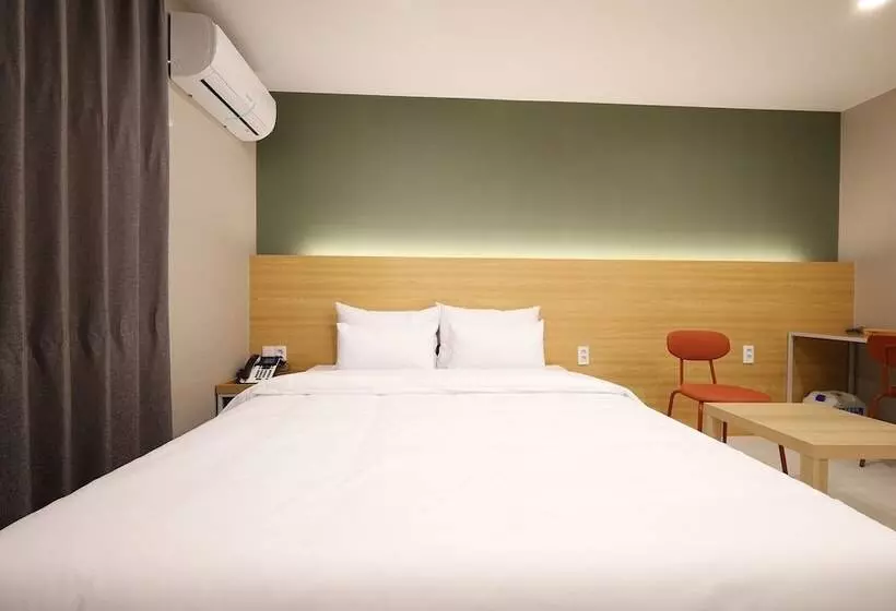 Calm Rest Hotel Gimhae