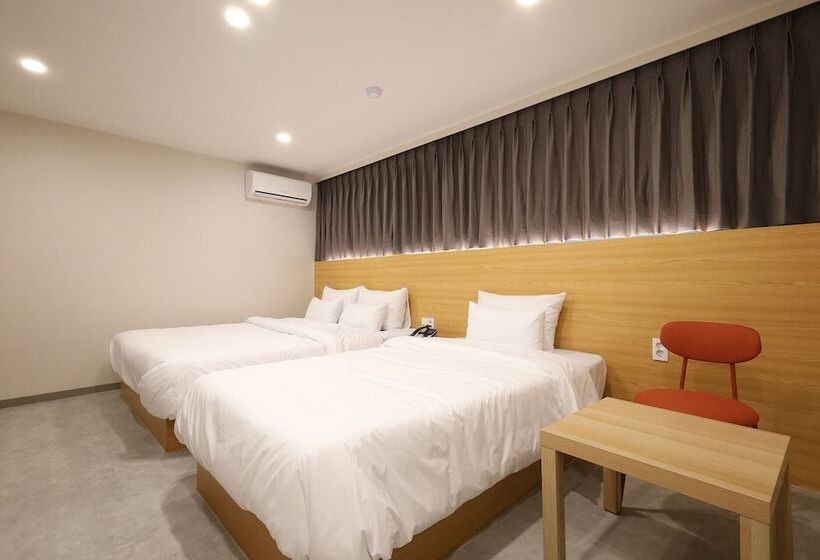 Calm Rest Hotel Gimhae