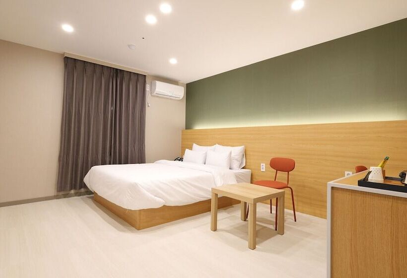 Calm Rest Hotel Gimhae