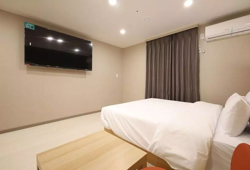 Calm Rest Hotel Gimhae