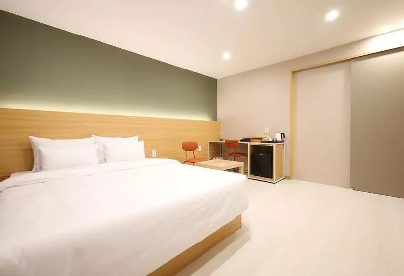 Calm Rest Hotel Gimhae