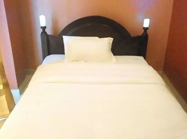 Suzie Hotels