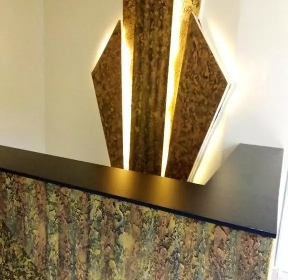 Suzie Hotels