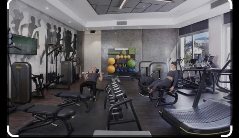 Отель Capitol On The Park