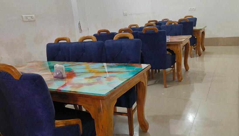 Отель Oyo Mughal Darbar