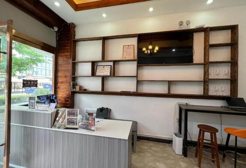 Hotelli Zhangjiajie Happy Inn