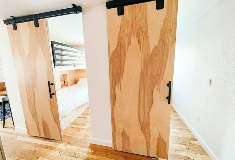 汽车旅馆 The Timberline