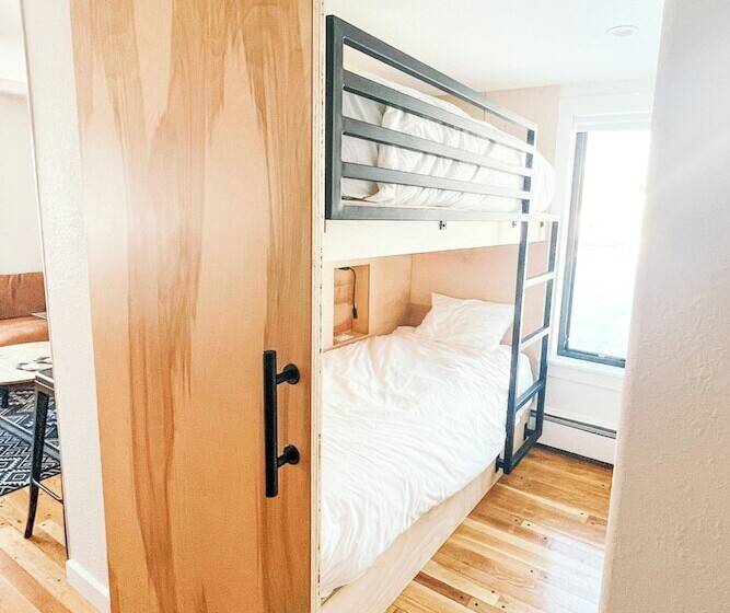 汽车旅馆 The Timberline