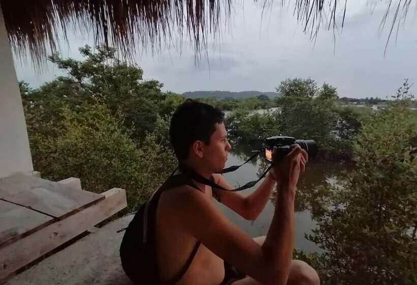 Urantia Beach Hostel & Camping