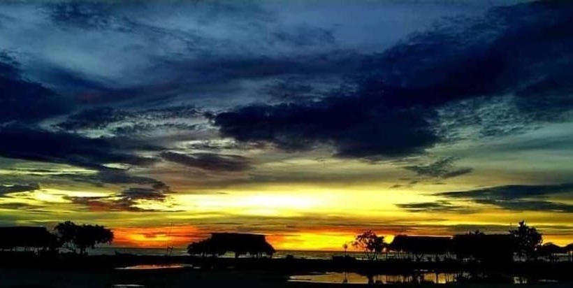 Urantia Beach Hostel & Camping