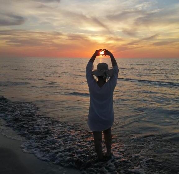 Urantia Beach Hostel & Camping