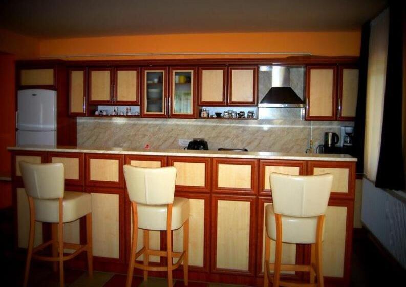 펜션 Viktor Vendégház és Apartmanház