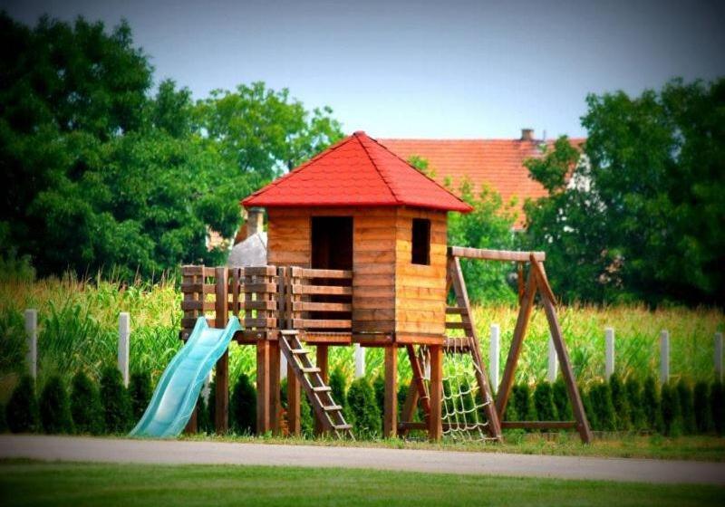 펜션 Viktor Vendégház és Apartmanház