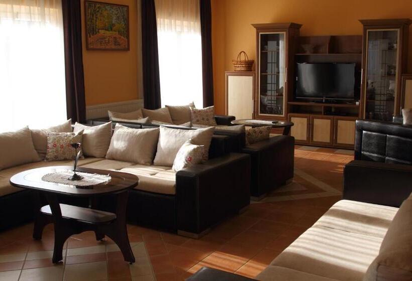 펜션 Viktor Vendégház és Apartmanház