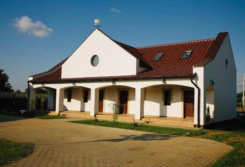 펜션 Viktor Vendégház és Apartmanház