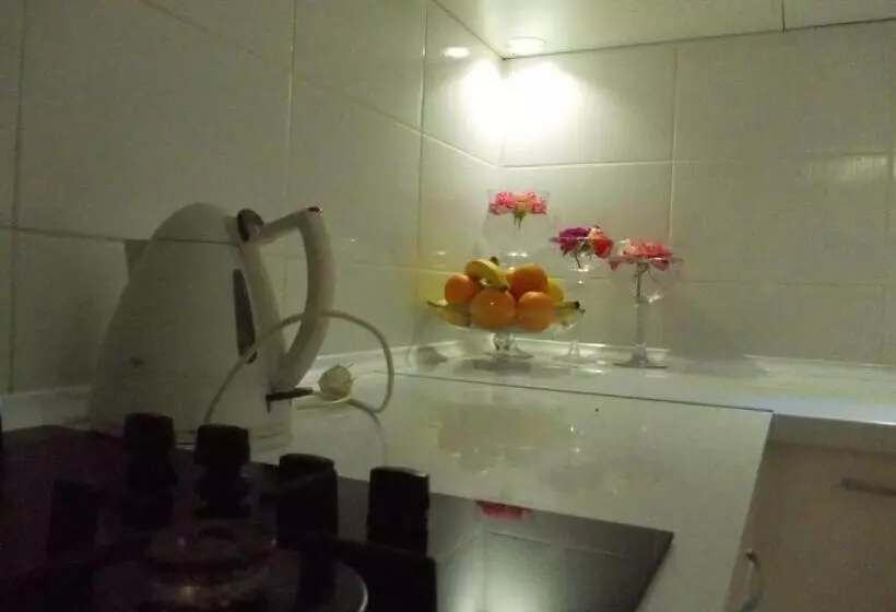 تختخواب و صبحانه Honey Home By Kostoski Inn