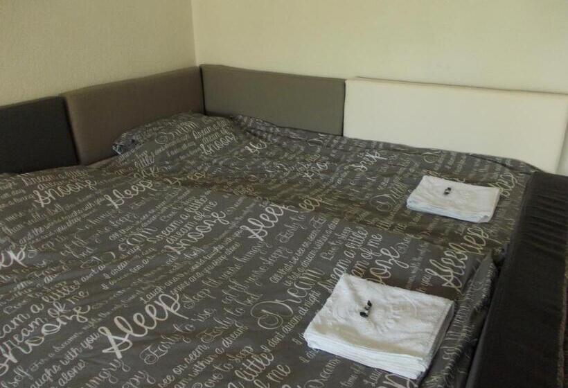 تختخواب و صبحانه Honey Home By Kostoski Inn