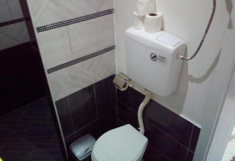 تختخواب و صبحانه Honey Home By Kostoski Inn