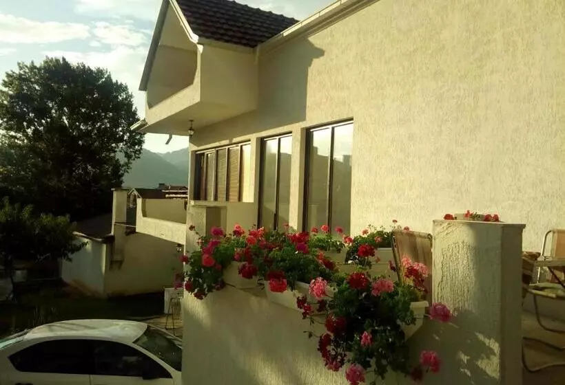 تختخواب و صبحانه Honey Home By Kostoski Inn
