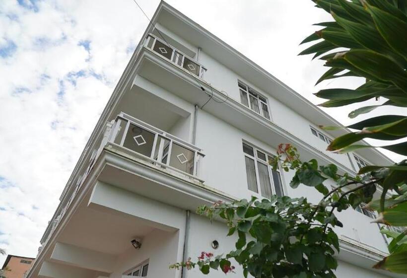 تختخواب و صبحانه La Dorade