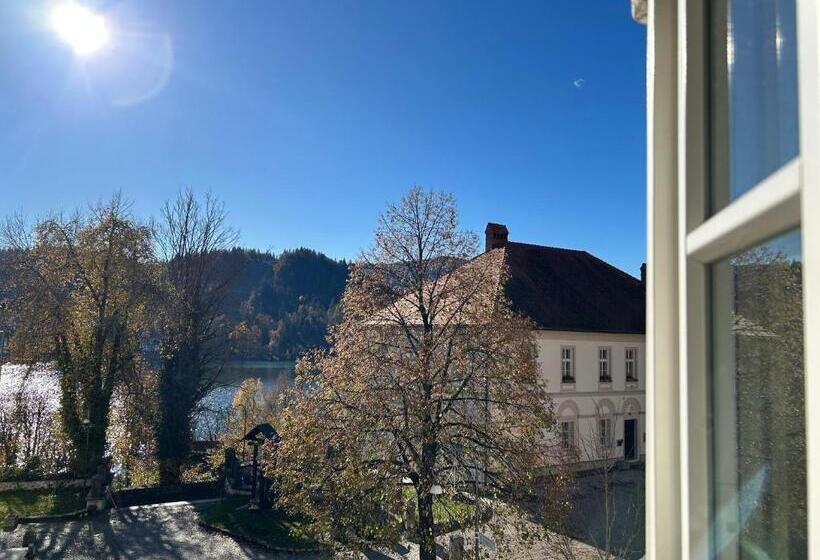 تختخواب و صبحانه Old Parish House