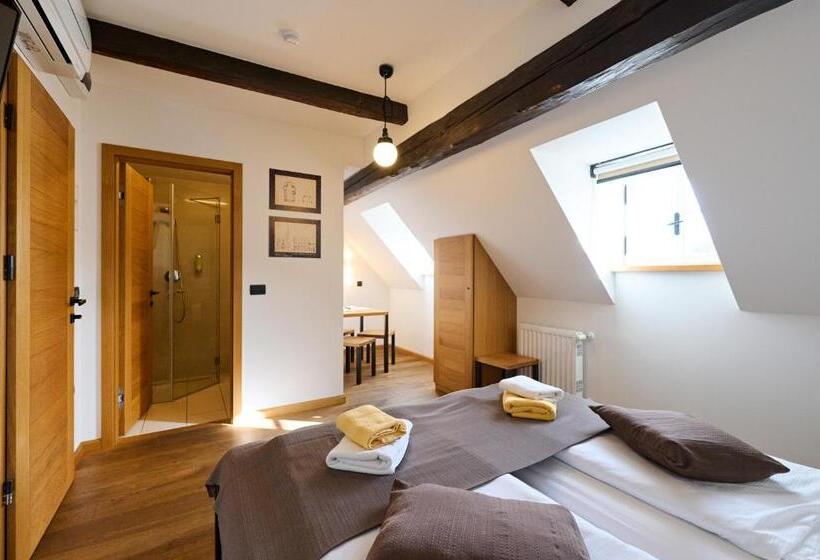 تختخواب و صبحانه Old Parish House