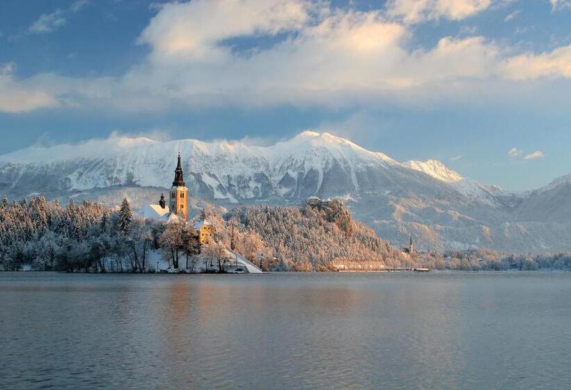 تختخواب و صبحانه Old Parish House